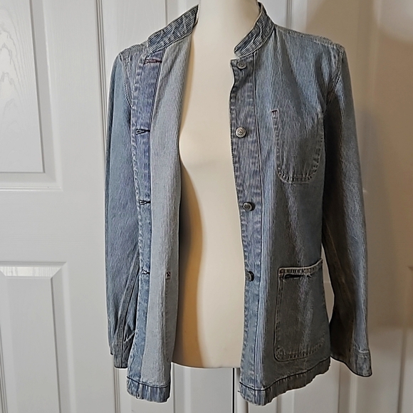 Gap Denim  Vintage Jean Jacket, from the 90's. - Picture 5 of 14